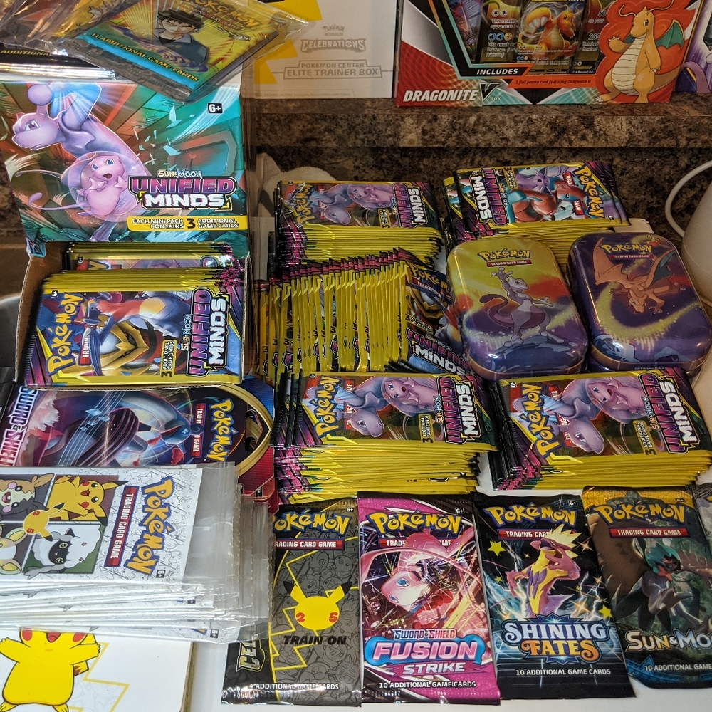 ✨Pokemon Mystery Box - Picture 2 of 3